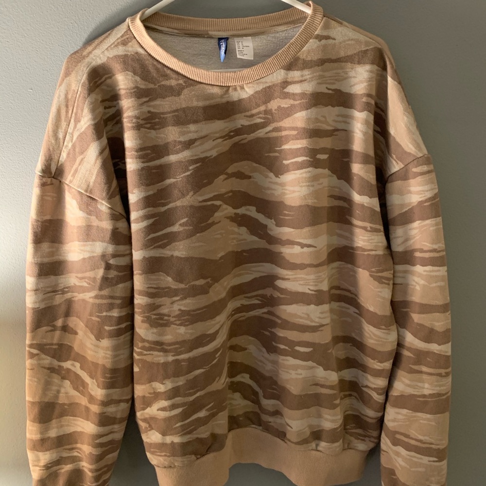 🆘sold 🌻5 for $25🌻Camo crew neck